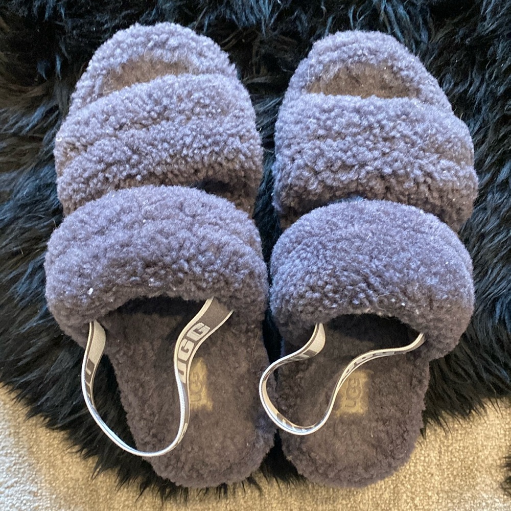 Women’s UGG Fluff Yeah Slides Sandals Slippers Sheepskin Dark Gray, Size 8